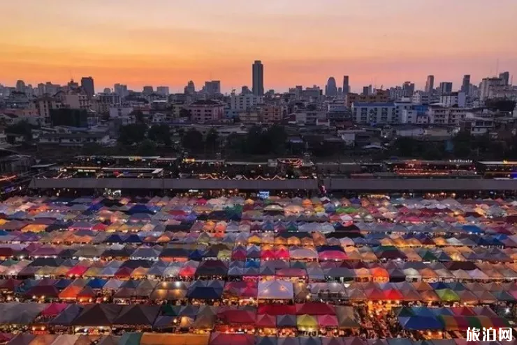 拉差达火车夜市必吃 2019泰国拉差达火车夜市营业时间+地址