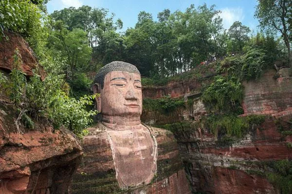 从成都怎么自驾游去乐山大佛景区