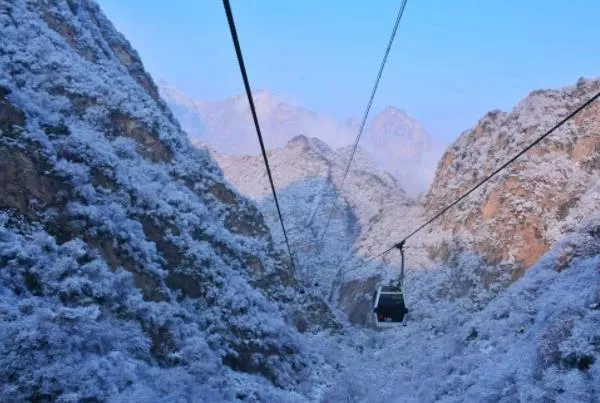 华山冬季赏雪滑雪游玩攻略