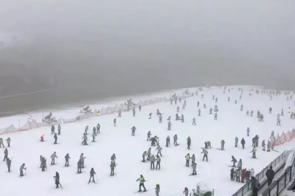 安吉云上草原滑雪场怎么样 是人工雪吗