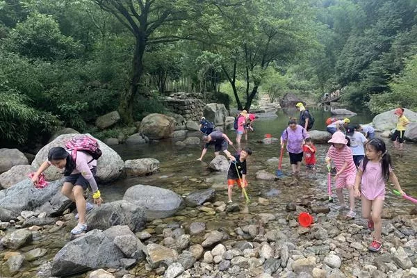 武汉溯溪玩水景点推荐 这6个地方抓鱼、捉螃蟹、
暑全解决