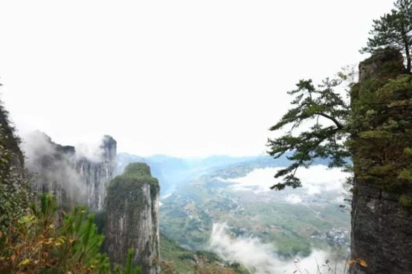 屏山峡谷和恩施大峡谷哪个好玩