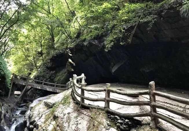 梵净山徒步登山攻略及路线