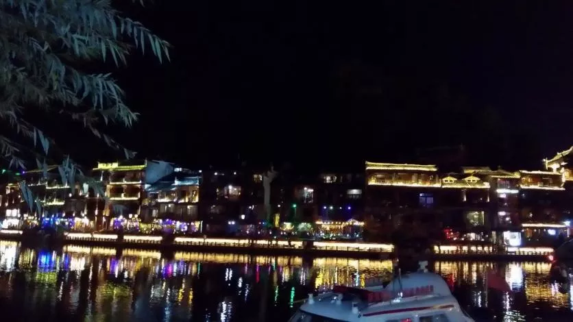 凤凰古城夜景 凤凰古城夜晚攻略