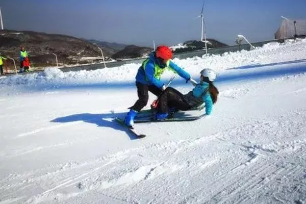 百里荒滑雪场开放时间以及门票价格