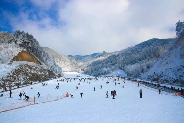 南京周边滑雪场最近 南京周边哪里有滑雪的地方