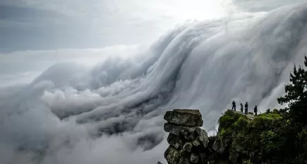 江西庐山瀑布云是什么样的  江西庐山
年一遇的奇景是什么