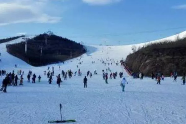 2020<a href='/yulong/' target=_blank>玉龙</a>雪山滑雪场开放时间 玉龙雪山滑雪场门票多少钱