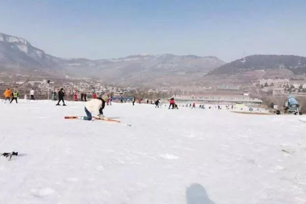 济南卧虎山<a href='/huaxue/' target=_blank>滑雪</a>场门票多少钱2022