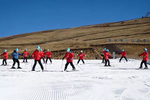 云南滑雪场有哪些地方 最
玩的滑雪地点